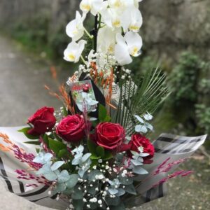 gül aranjmanlı orkide